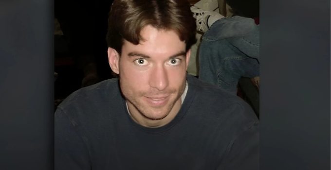 Pessoa com cabelo castanho claro.